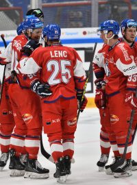 Čeští hokejisté se v přípravném zápase proti Rakousku radují z vítězného gólu na 2:1. České hokejové hry odstartují zápasem proti Finsku