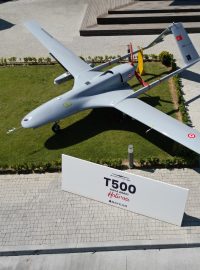 Dron Bayraktar T500 vystavený v Istanbulu