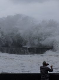 Tajfun Haikui zasáhl jih a východ Tchaj-wanu