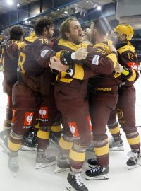 Hokejisté Ženevy slaví triumf ve finále Ligy mistrů. Poprvé v historii soutěž ovládl tým z jiné země, než ze Švédska a Finska