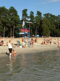 Koupaliště Przyjezierze u Ostrowského jezera v Polsku (ilustrační foto).
