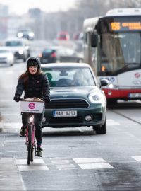 cyklistka v pražské dopravě, ilustrační foto