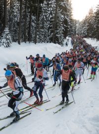 Po roční pauze nastoupili lyžaři do stopy 55. Jizerské padesátky