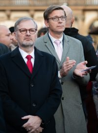 Petr Fiala, Jan Graubner, Martin Kupka na demonstraci na podporu Izraele v Praze na Staroměstském náměstí