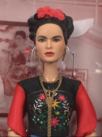 Panenka Barbie zobrazující umělkyni Fridu Kahlo