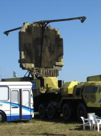 Protiraketový systém S-300 vystavený během letecké přehlídky v Moskvě