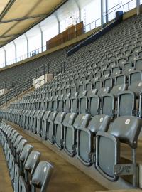 Sportovní stadion bez fanoušků (ilustrační foto)
