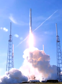 Úspěšný start rakety Falcon 9 americké společnosti SpaceX