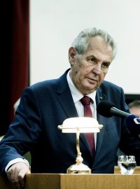 Prezident Miloš Zeman. Velitelské shromáždění náčelníka generálního štábu Aleše Opaty k objasnění úkolů české armády v roce 2019.