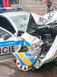 Poškozené vozidlo Policie ČR