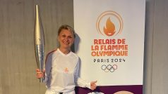 Běžkyně Lenka Henebergová se jako jediná Češka zapojila do olympijské štafety ve Francii
